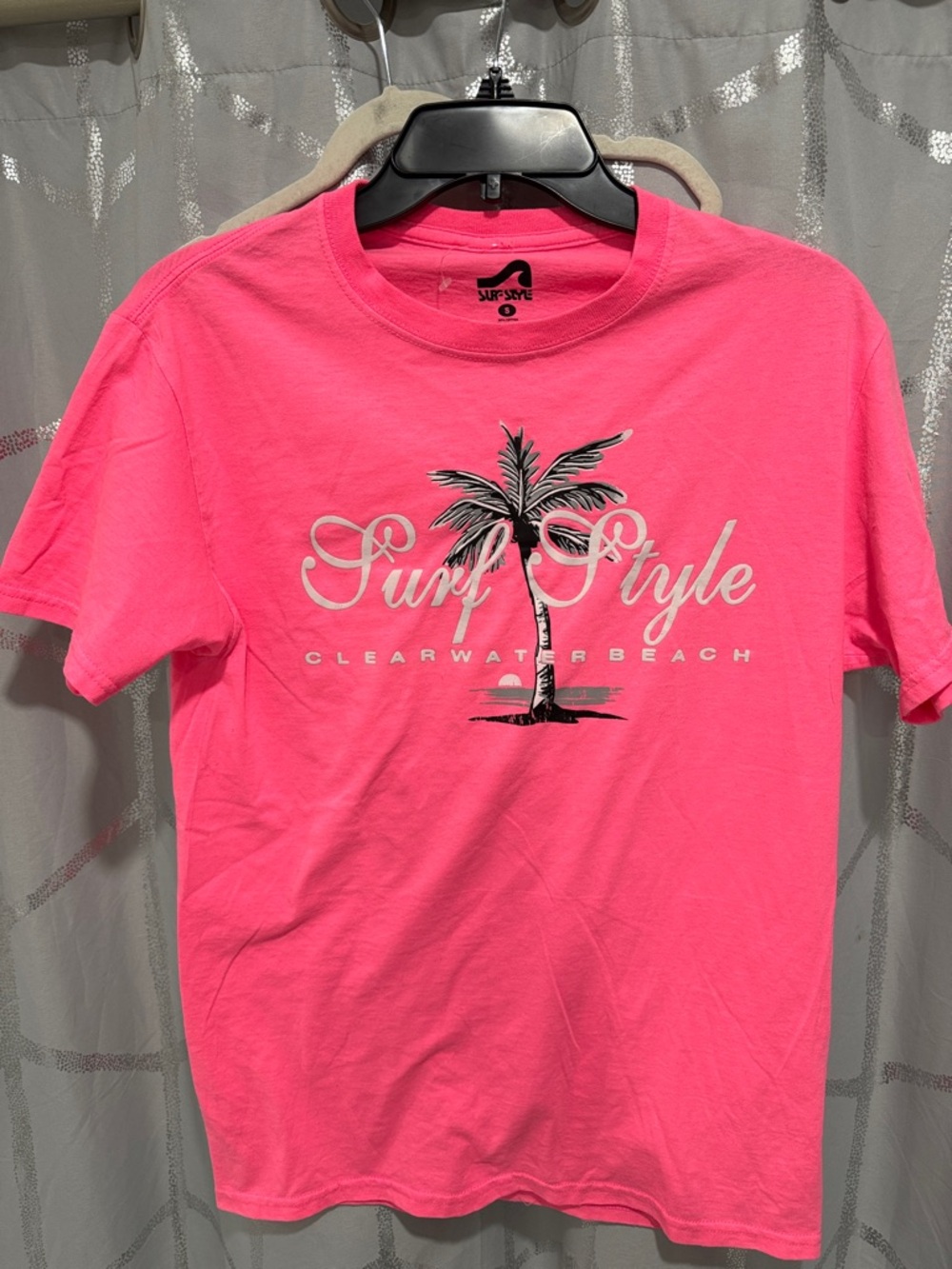 Surf Style Clearwater Beach Neon Pink Palm Tree Graphic T-Shirt Mens Medium